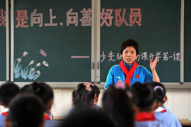 8月20日，片方曝光碧瑶;酷帅女侠特辑，孟美岐首试打戏直言新鲜，为呈现更完美画面负伤累累，却依然坚持完成拍摄，戏里戏外都将小说中魔教鬼王宗宗主之女身上的率性演绎的淋漓尽致